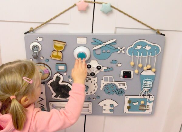 Busy Board: Mängulaua tähendus Montessori meetodis